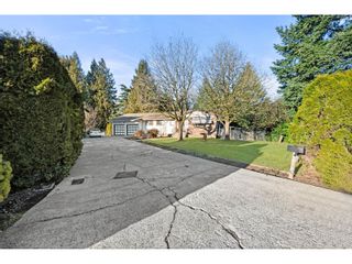 Photo 2: 2921 LAURNELL CRESCENT in Abbotsford: House for sale : MLS®# R2859783
