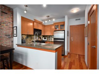 Photo 1: 102 10 RENAISSANCE Square in New Westminster: Quay Condo for sale in "MURANO LOFTS" : MLS®# V976775
