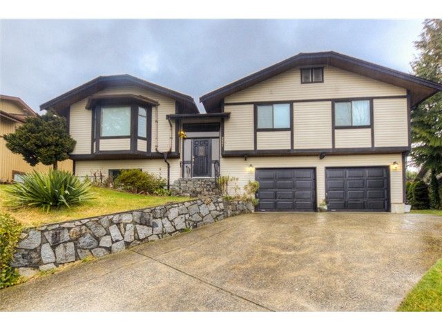 Main Photo: 2561 PEREGRINE Place in Coquitlam: Upper Eagle Ridge House for sale : MLS®# V1048313