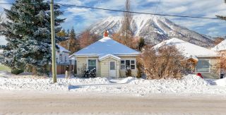 Photo 1: 241 1ST AVENUE in Fernie: House for sale : MLS®# 2474630