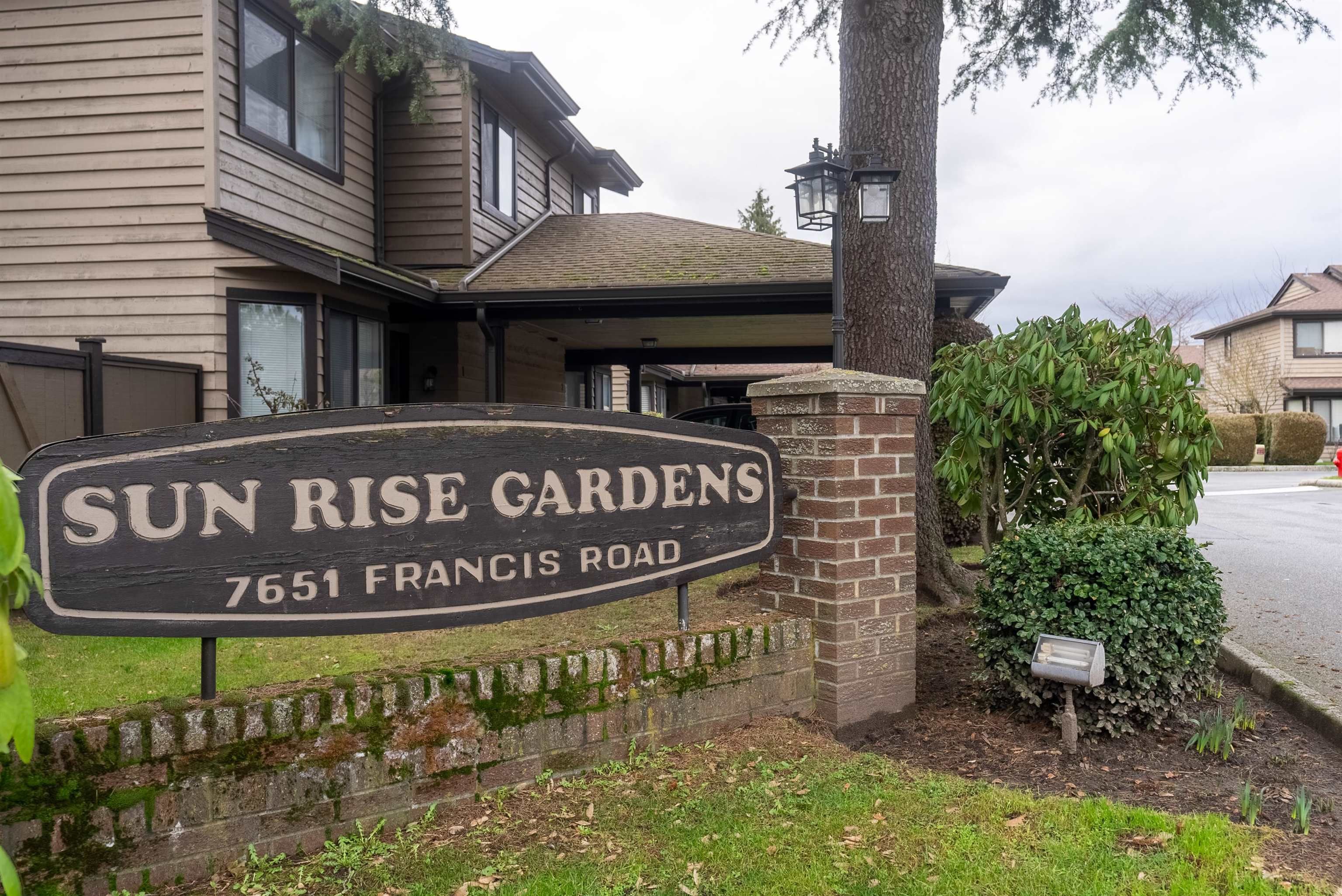 Main Photo: 16 7651 FRANCIS Road in Richmond: Broadmoor Townhouse for sale in "Sunrise Gardens" : MLS®# R2847282