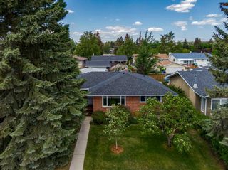 Photo 1: 108 Brown Crescent NW in Calgary: Brentwood Detached for sale : MLS®# A2052139