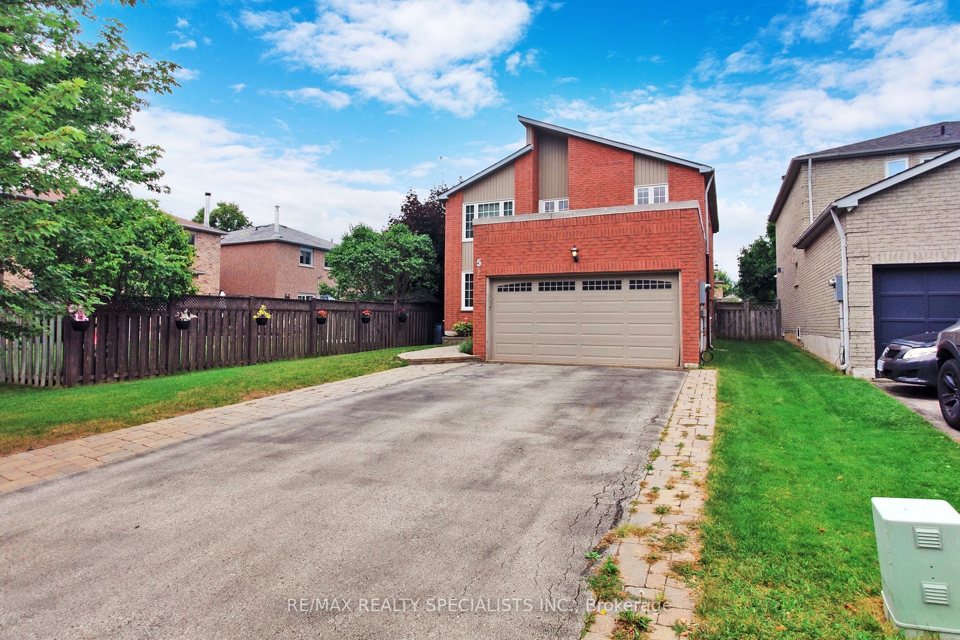 Main Photo: 5 Mull Gate in Halton Hills: Georgetown House (2-Storey) for sale : MLS®# W6817596