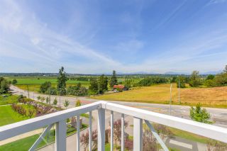 Photo 4: 317 16398 64 Avenue in Surrey: Cloverdale BC Condo for sale in "THE RIDGE AT BOSE FARMS" (Cloverdale)  : MLS®# R2476395