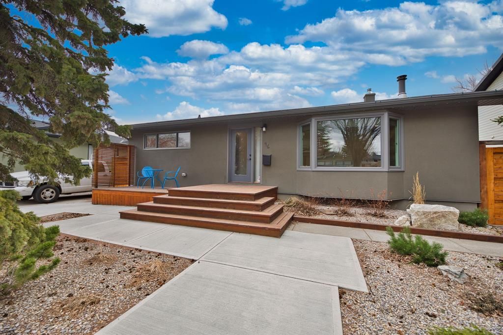 Main Photo: 46 Warwick Drive SW in Calgary: Westgate Detached for sale : MLS®# A2041443