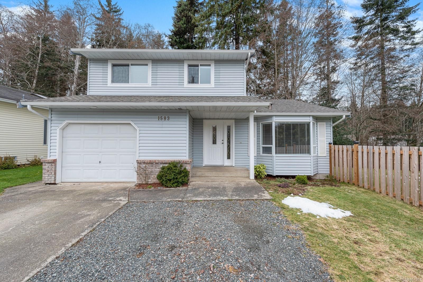 Main Photo: 1583 Hobson Ave in Courtenay: CV Courtenay East House for sale (Comox Valley)  : MLS®# 867081