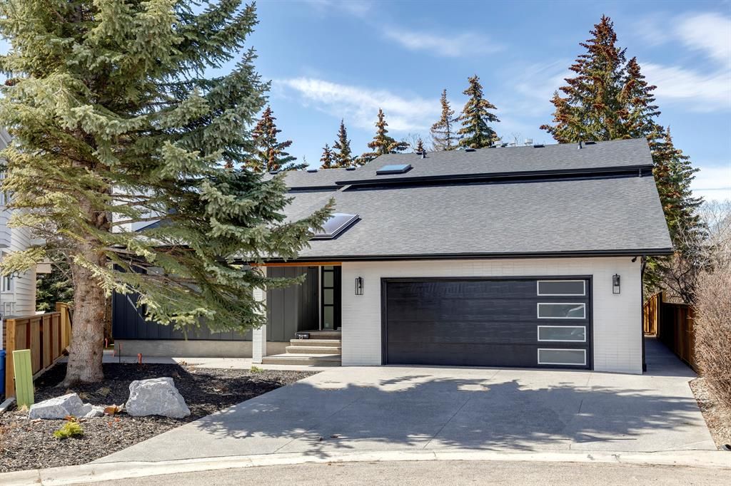Main Photo: 8 Varsity Estates Court NW in Calgary: Varsity Detached for sale : MLS®# A2047053