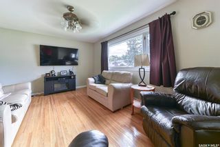 Photo 2: 818 Vaughan Street in Moose Jaw: Westmount/Elsom Residential for sale : MLS®# SK945694