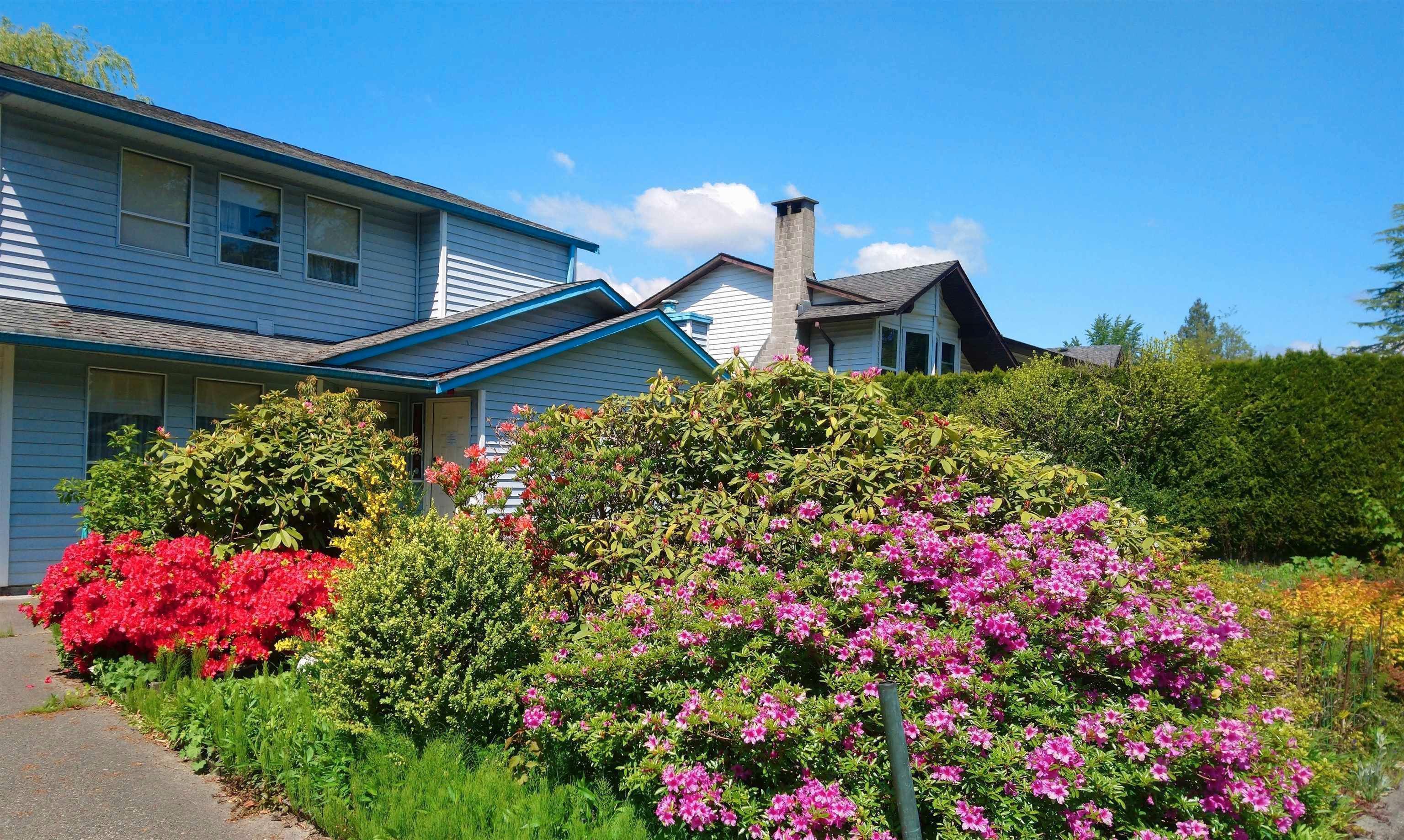 Main Photo: 3315 OSBORNE Street in Port Coquitlam: Woodland Acres PQ House for sale : MLS®# R2754426