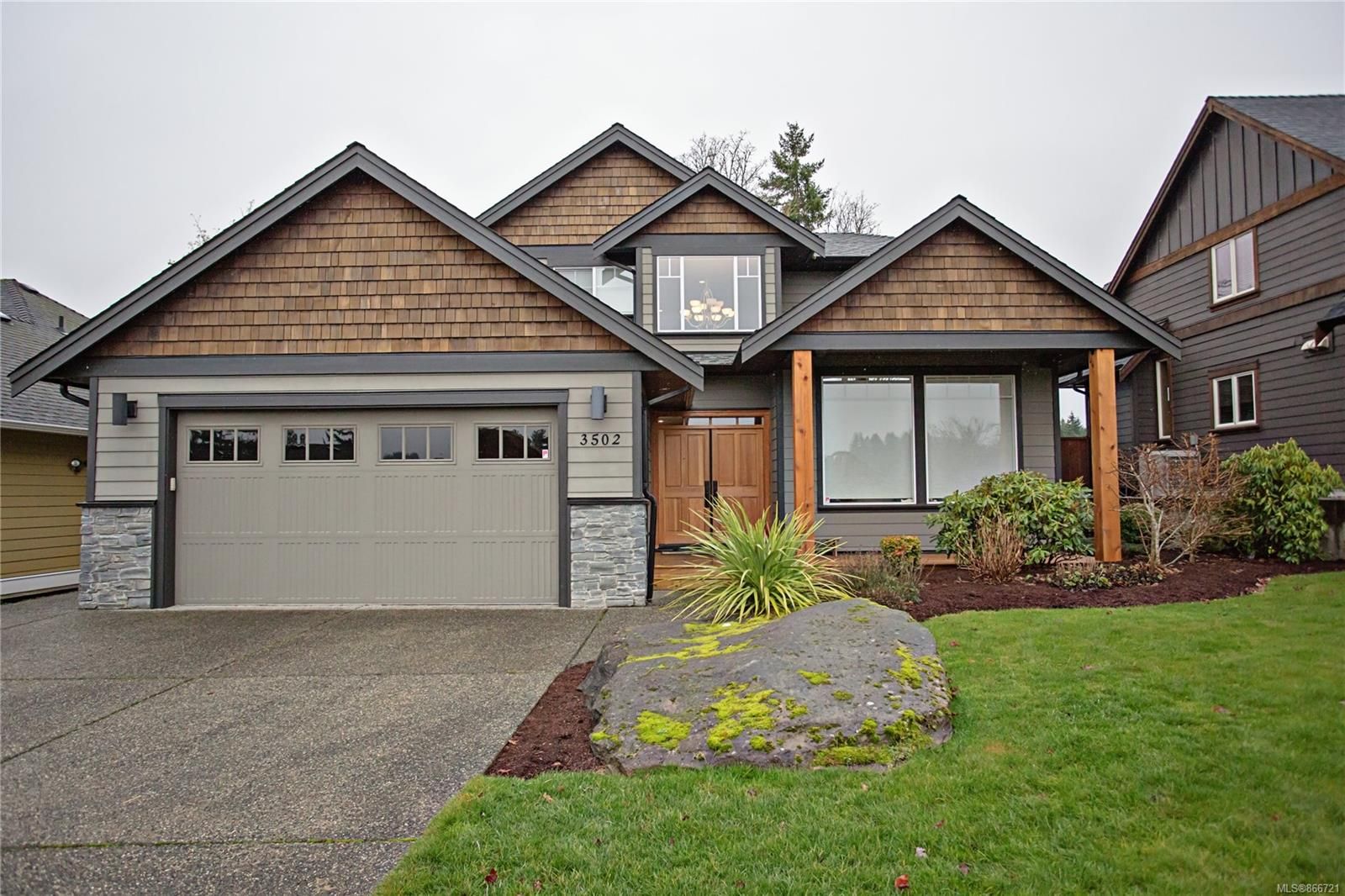 Main Photo: 3502 Castle Rock Dr in Nanaimo: Na North Jingle Pot House for sale : MLS®# 866721