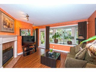 Photo 3: 26 21801 DEWDNEY TRUNK Road in Maple Ridge: West Central Townhouse for sale in "SHERWOOD PARK" : MLS®# V1119718