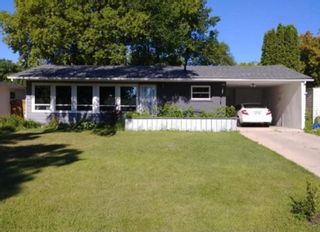Photo 2: 12 Mohawk Bay in Winnipeg: Niakwa Park Residential for sale (2G)  : MLS®# 202201400