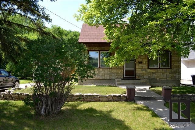 Main Photo: 666 Harstone Road in Winnipeg: Charleswood Residential for sale (1G)  : MLS®# 1819211