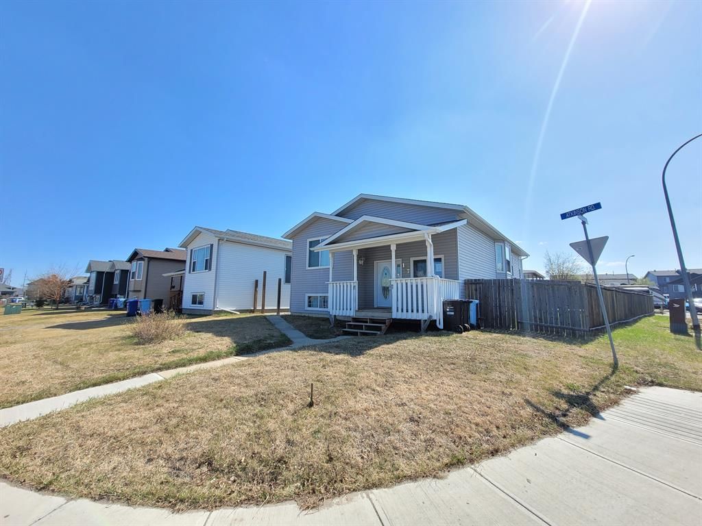 Main Photo: 137 Atkinson Road: Fort McMurray Detached for sale : MLS®# A2028060