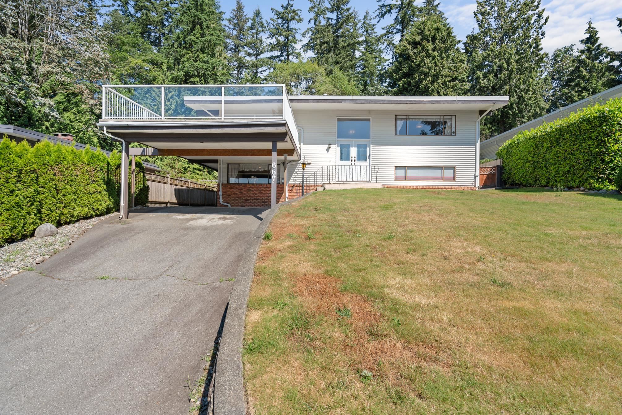 Main Photo: 667 PLYMOUTH Drive in North Vancouver: Windsor Park NV House for sale : MLS®# R2713751