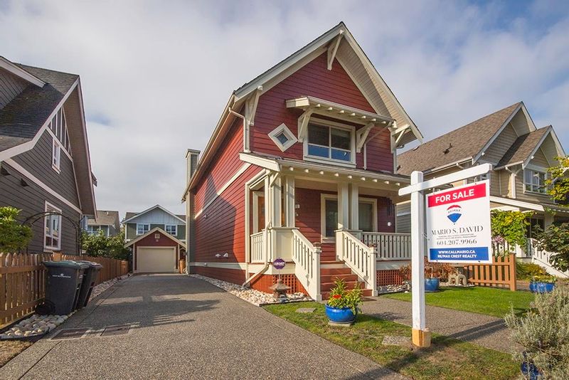 FEATURED LISTING: 270 HOLLY Avenue New Westminster