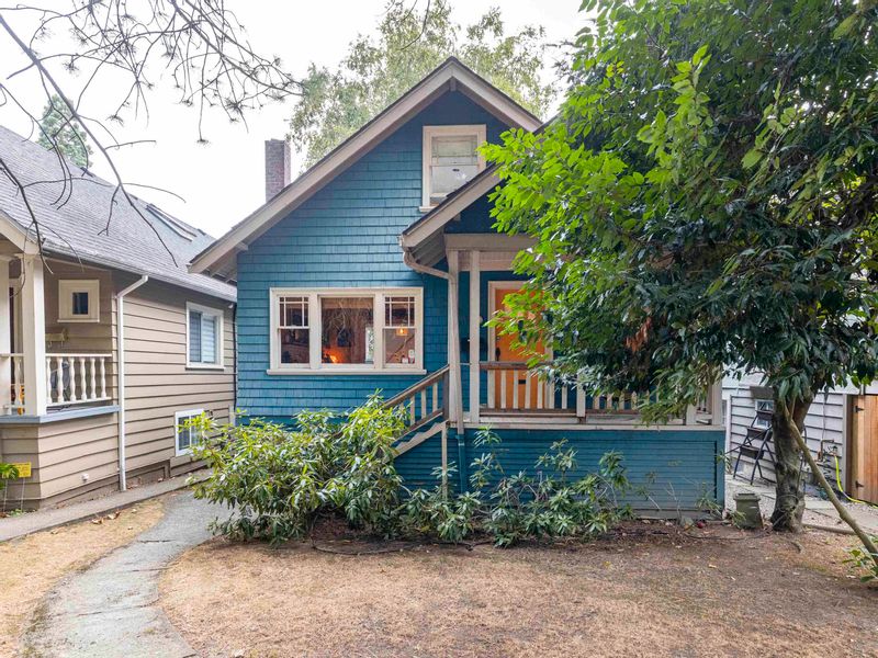 FEATURED LISTING: 419 17TH Avenue West Vancouver
