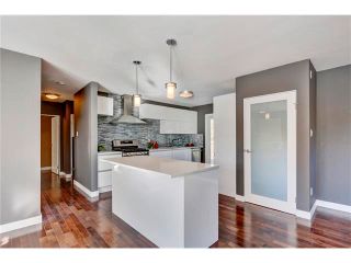 Photo 6: 5612 LADBROOKE Drive SW in Calgary: Lakeview House for sale : MLS®# C4036600