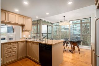 Photo 2: 305 1680 BAYSHORE Drive in Vancouver: Coal Harbour Condo for sale in "BAYSHORE TOWER" (Vancouver West)  : MLS®# R2895981