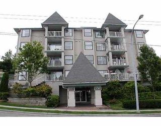 Photo 1: 304 135 11TH ST in New Westminster: Uptown NW Condo for sale in "QUEENS TERRACE" : MLS®# V579106