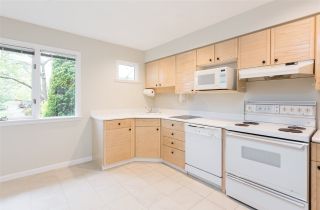 Photo 4: 1570 BOWSER Avenue in North Vancouver: Norgate Townhouse for sale in "Illahee" : MLS®# R2363126