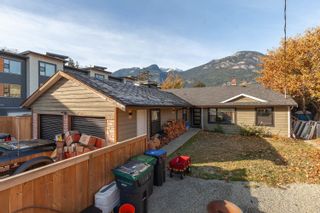 Photo 2: 38459 BUCKLEY Avenue in Squamish: Dentville House for sale : MLS®# R2747304