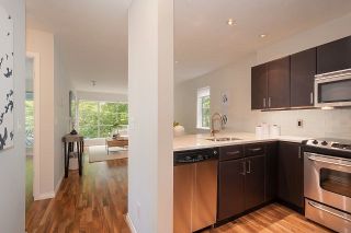 Photo 4: 204 2250 W 3RD Avenue in Vancouver: Kitsilano Condo for sale in "Henley Park" (Vancouver West)  : MLS®# R2710005