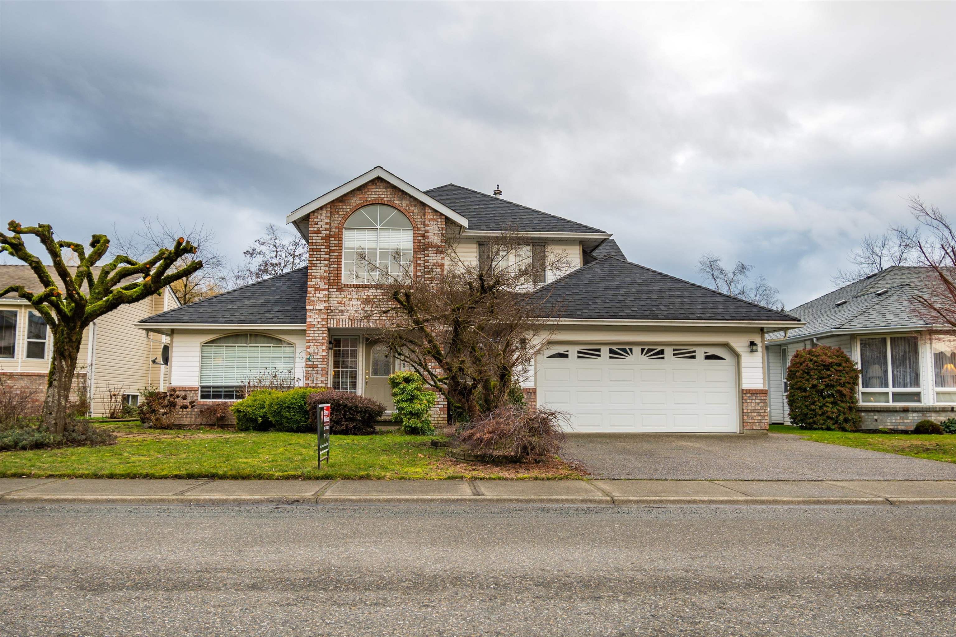 Main Photo: 7617 SAPPHIRE Drive in Chilliwack: Sardis West Vedder Rd House for sale (Sardis)  : MLS®# R2652977