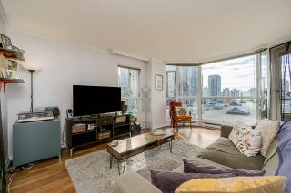 Photo 5: 401 888 HAMILTON Street in Vancouver: Downtown VW Condo for sale in "ROSEDALE GARDEN" (Vancouver West)  : MLS®# R2215482