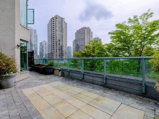 Photo 16: 203 888 HAMILTON Street in Vancouver: Downtown VW Condo for sale in "ROSEDALE GARDENS" (Vancouver West)  : MLS®# R2169872