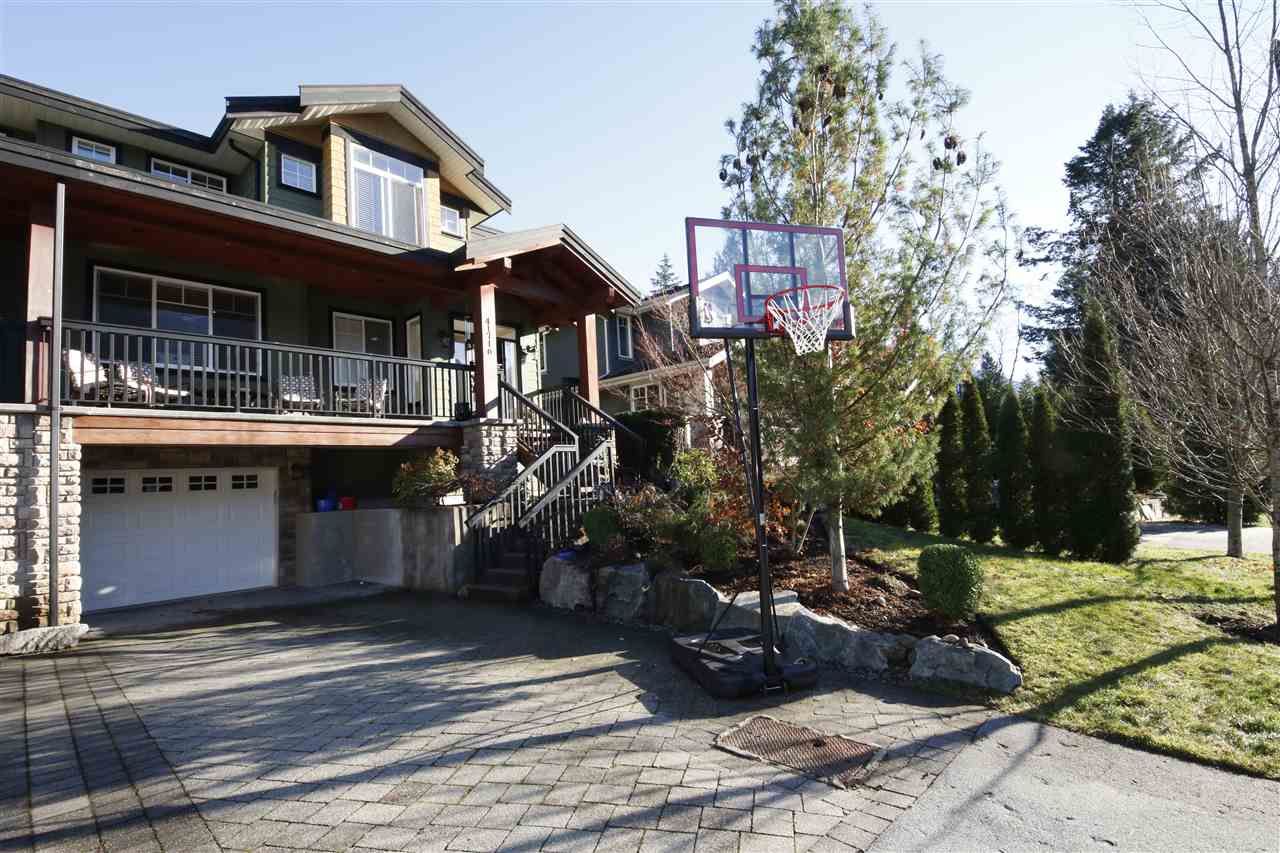 Main Photo: 41716 HONEY Lane in Squamish: Brackendale 1/2 Duplex for sale in "HONEY LANE" : MLS®# R2323751
