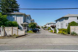 Photo 1: 8 3087 IMMEL Street in Abbotsford: Central Abbotsford Townhouse for sale in "Clayburn Estates" : MLS®# R2368944