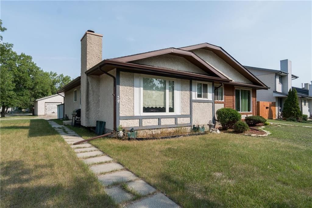 Photo 3: Photos: 34 Sanford Fleming Road in Winnipeg: Lakeside Meadows Residential for sale (3K)  : MLS®# 202112405