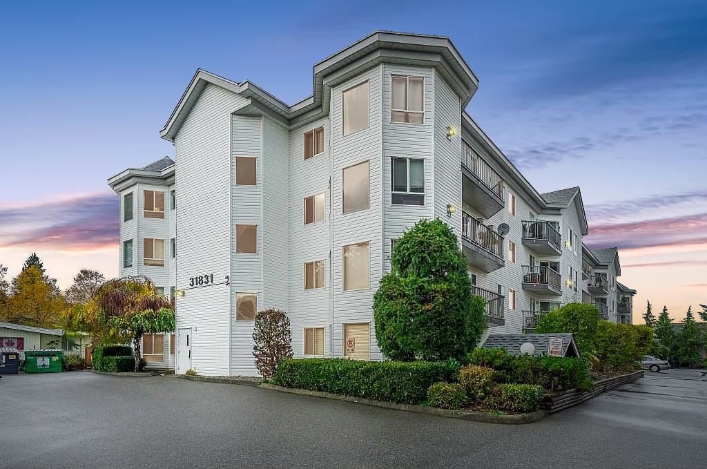 Main Photo: 412 31831 PEARDONVILLE Road in Abbotsford: Abbotsford West Condo for sale in "West Point Villa" : MLS®# R2762474