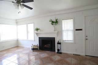 Photo 2: 1915 East Clinton Avenue in Fresno: Residential for sale (Central)  : MLS®# 577365