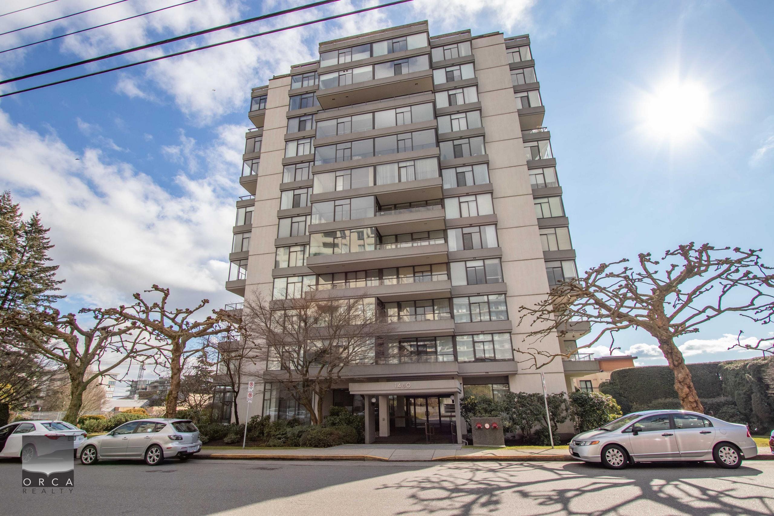 Main Photo: 201 1480 DUCHESS Avenue in West Vancouver: Ambleside Condo for sale in "The Westerlies" : MLS®# R2651565