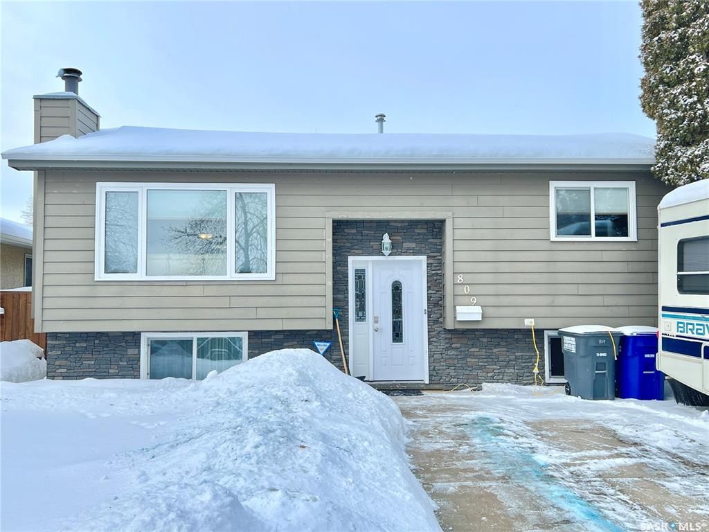Main Photo: 809 Matheson Drive in Saskatoon: Massey Place Residential for sale : MLS®# SK883776