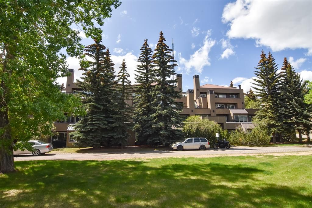 Main Photo: #3 305 Village Mews SW in Calgary: Patterson Apartment for sale : MLS®# A2045659