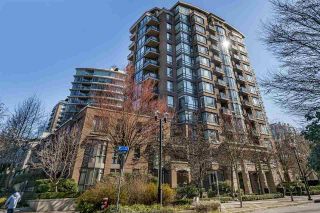Photo 1: 303 170 W 1ST Street in North Vancouver: Lower Lonsdale Condo for sale in "ONE PARK LANE" : MLS®# R2448628
