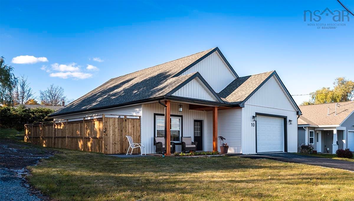 Main Photo: 10 Mccully Crescent in Hantsport: Hants County Residential for sale (Annapolis Valley)  : MLS®# 202323025