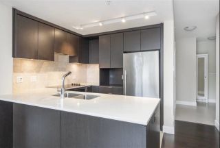 Photo 5: 502 158 W 13TH Street in North Vancouver: Central Lonsdale Condo for sale in "VISTA PLACE" : MLS®# R2840651