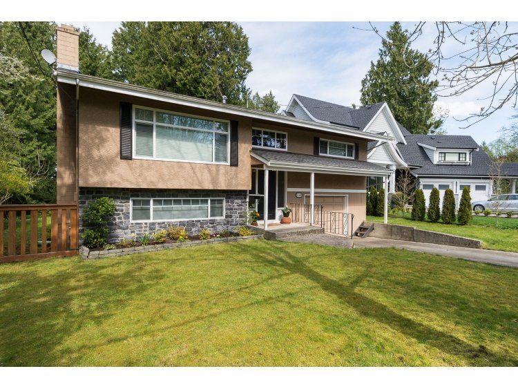 Main Photo: 12569 26 Avenue in Surrey: Crescent Bch Ocean Pk. House for sale in "Crescent Heights" (South Surrey White Rock)  : MLS®# R2054552