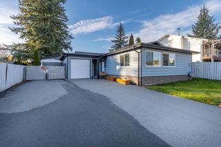 Photo 2: 7423 WREN Street in Mission: Mission BC House for sale : MLS®# R2833046