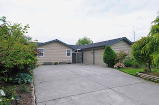Photo 2: 20875 125TH Avenue in Maple Ridge: Northwest Maple Ridge House for sale in "CHILCOTIN" : MLS®# V890482