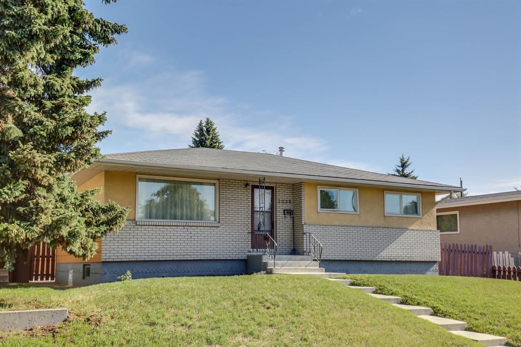 Main Photo: 2028 8 Avenue NE in Calgary: Mayland Heights Detached for sale : MLS®# A1034570