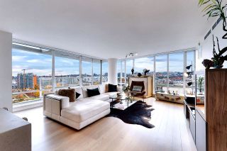 Photo 3: 1602 8 SMITHE Mews in Vancouver: Yaletown Condo for sale (Vancouver West)  : MLS®# R2518054
