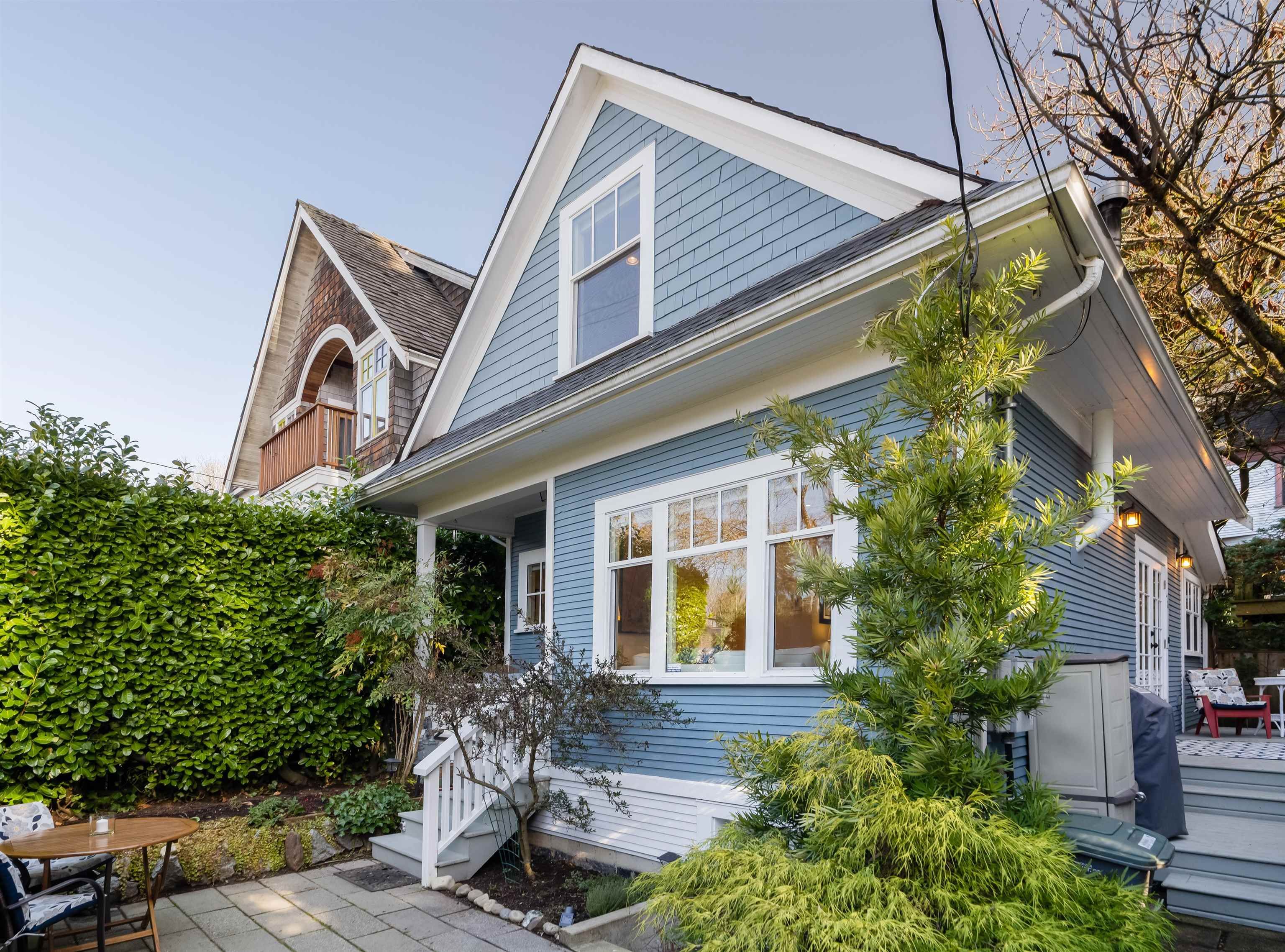 Main Photo: 2980 MANITOBA Street in Vancouver: Mount Pleasant VW House for sale (Vancouver West)  : MLS®# R2755467