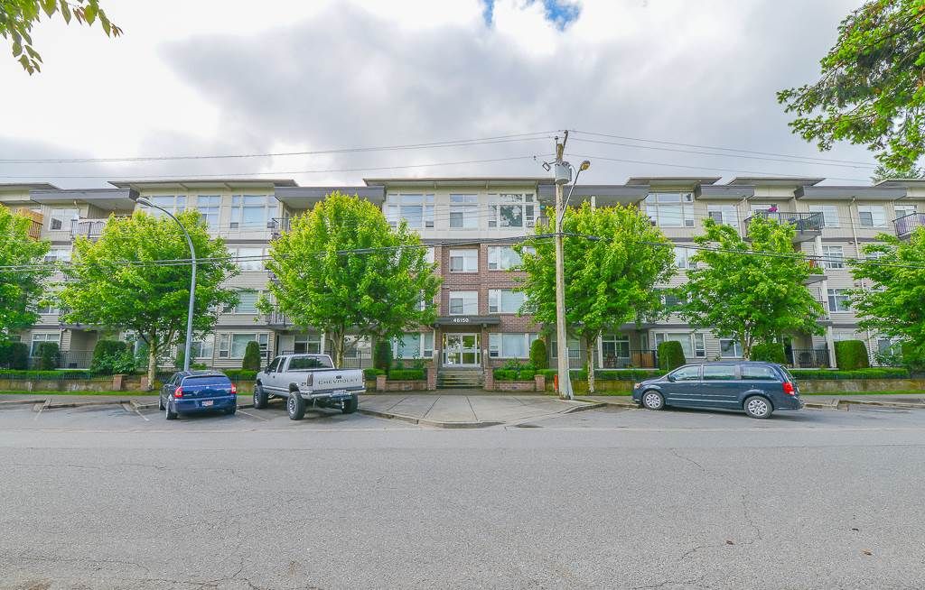 Main Photo: 105 46150 BOLE Avenue in Chilliwack: Chilliwack N Yale-Well Condo for sale in "THE NEWMARK" : MLS®# R2382418