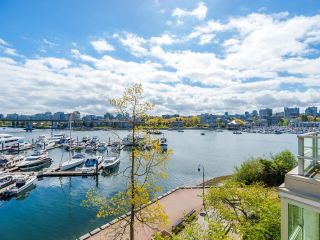Photo 19: 321 1228 MARINASIDE Crescent in Vancouver: Yaletown Townhouse for sale in "Crestmark 2" (Vancouver West)  : MLS®# R2879908