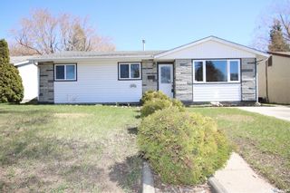 Photo 1: 414 Witney Avenue North in Saskatoon: Mount Royal SA Residential for sale : MLS®# SK852798
